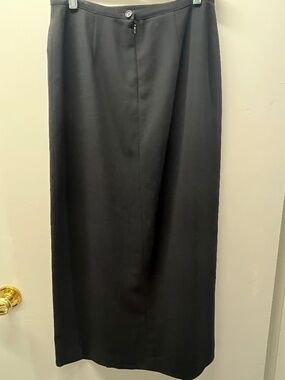 Holt Renfrew Black Pencil skirt 100% wool